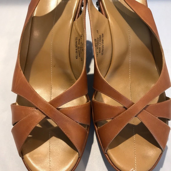 Cole Haan & Nike Air Lugano, Wedge, sandals! - Picture 7 of 8